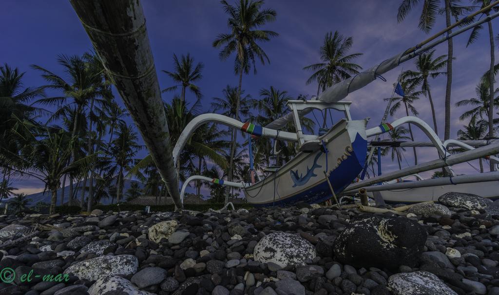 Kubu Indah Dive & Spa Resort Tulamben Rum bild